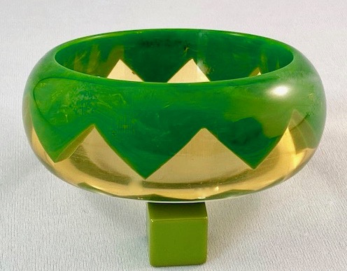 JE15 Judith Evans marbled green & apple juice zigzag resin bangles 